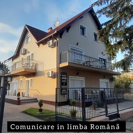 Gabor Aron Apartment Хайдусобосло Экстерьер фото