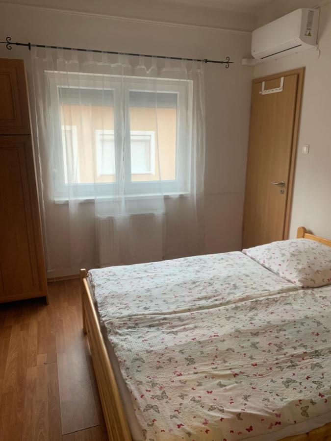 Gabor Aron Apartment Хайдусобосло Экстерьер фото