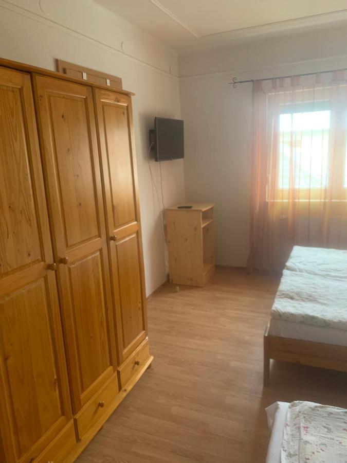 Gabor Aron Apartment Хайдусобосло Экстерьер фото