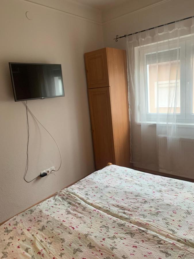 Gabor Aron Apartment Хайдусобосло Экстерьер фото