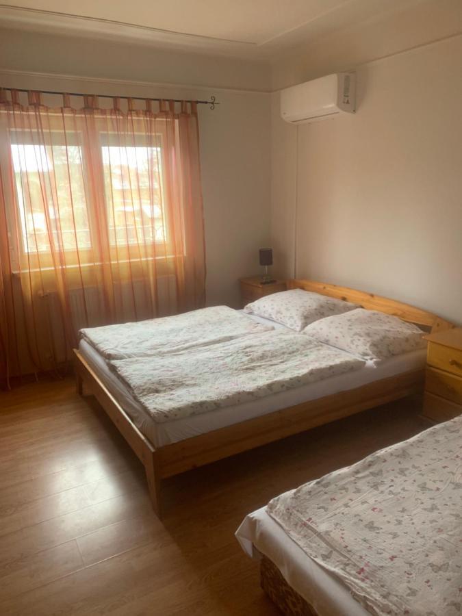 Gabor Aron Apartment Хайдусобосло Экстерьер фото