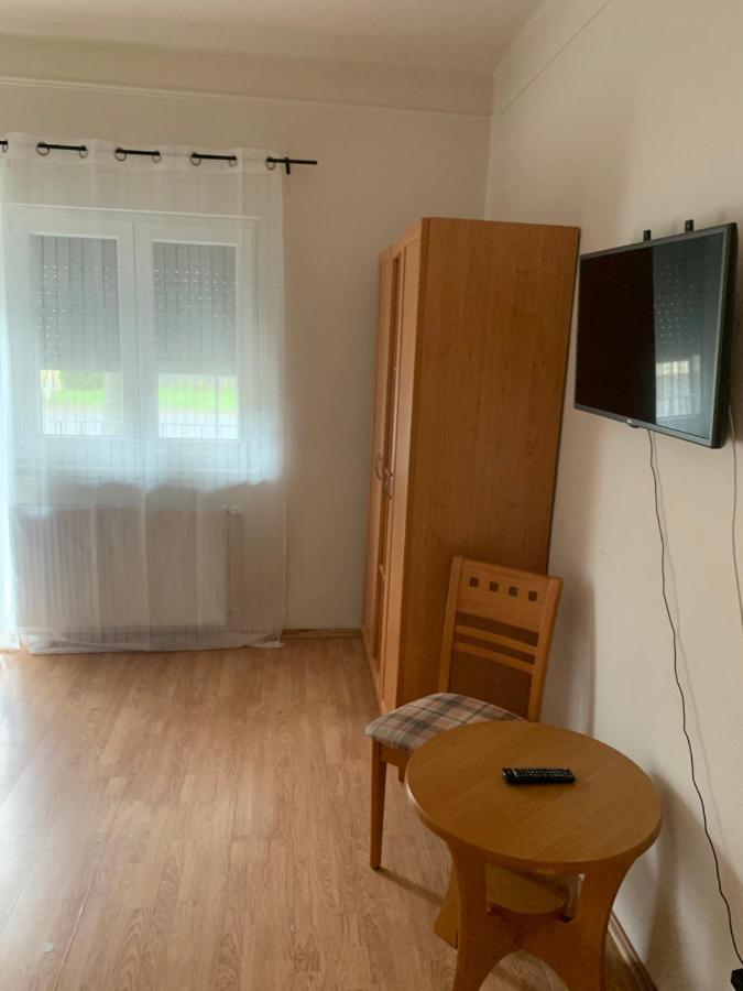 Gabor Aron Apartment Хайдусобосло Экстерьер фото