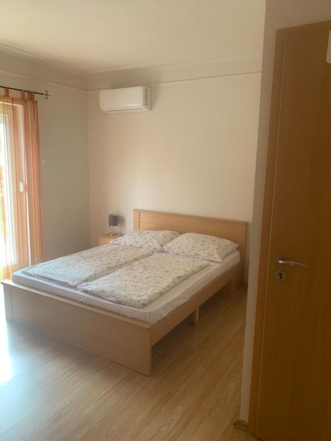 Gabor Aron Apartment Хайдусобосло Экстерьер фото