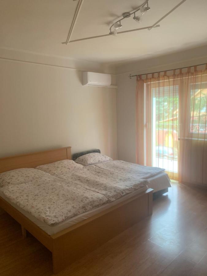 Gabor Aron Apartment Хайдусобосло Экстерьер фото