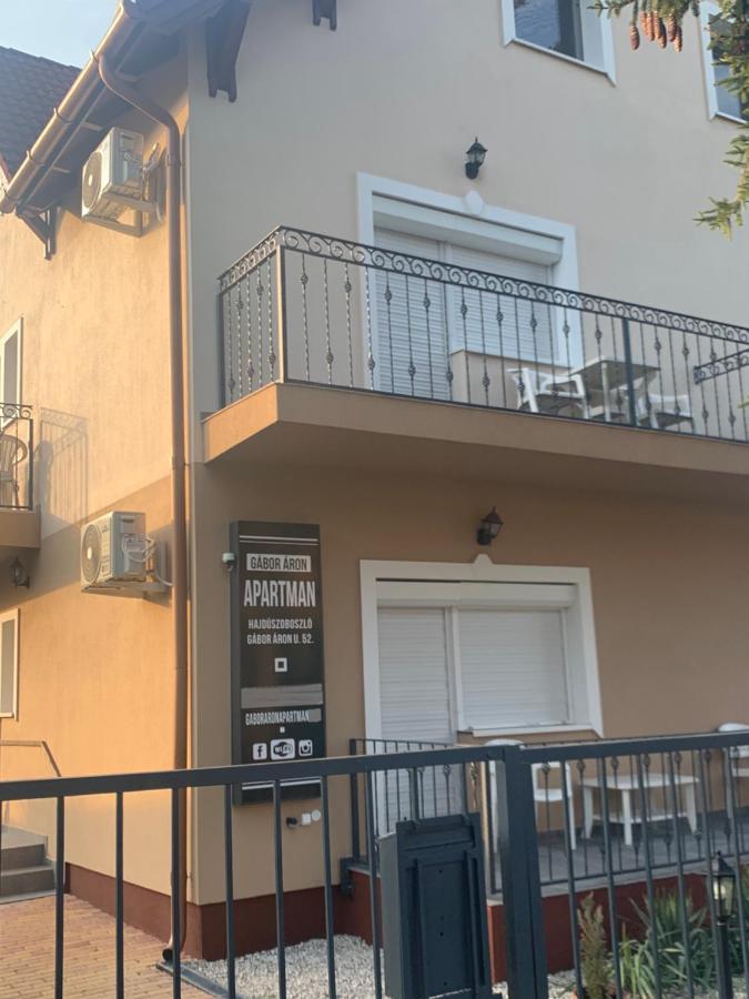 Gabor Aron Apartment Хайдусобосло Экстерьер фото