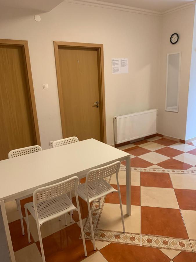 Gabor Aron Apartment Хайдусобосло Экстерьер фото