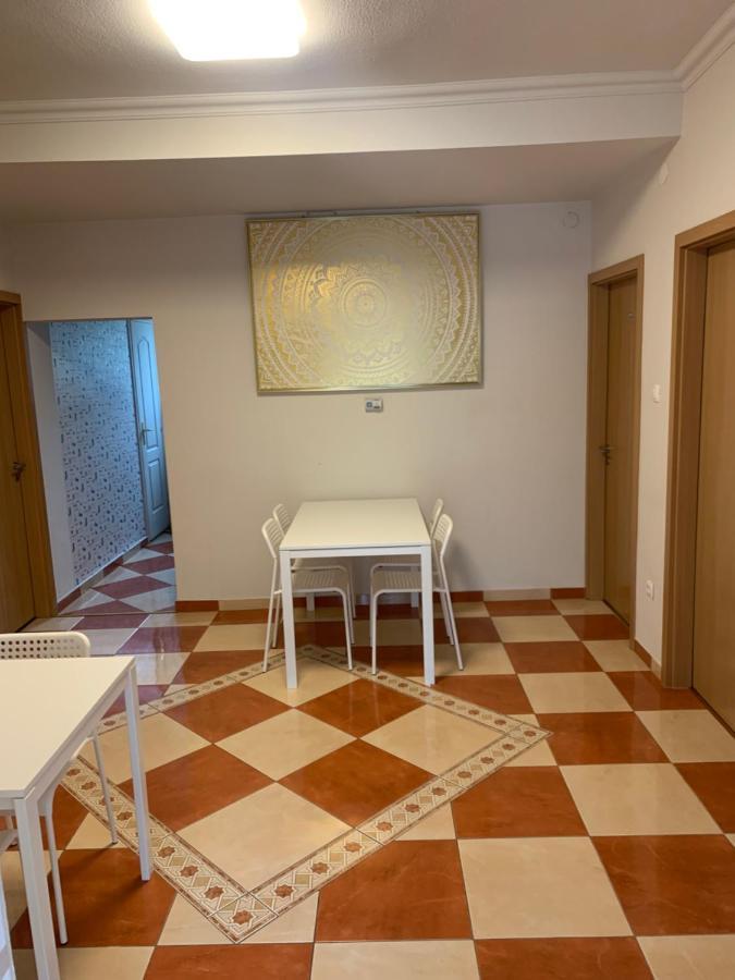 Gabor Aron Apartment Хайдусобосло Экстерьер фото